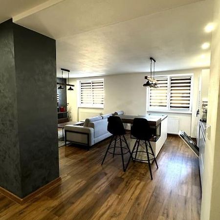 Modern Apartment In City Centre Banska Bystrica Bagian luar foto