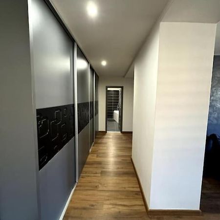 Modern Apartment In City Centre Banska Bystrica Bagian luar foto