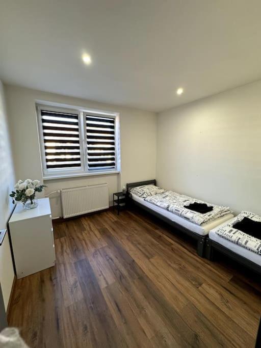 Modern Apartment In City Centre Banska Bystrica Bagian luar foto