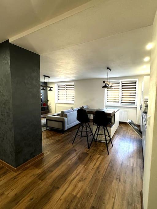 Modern Apartment In City Centre Banska Bystrica Bagian luar foto