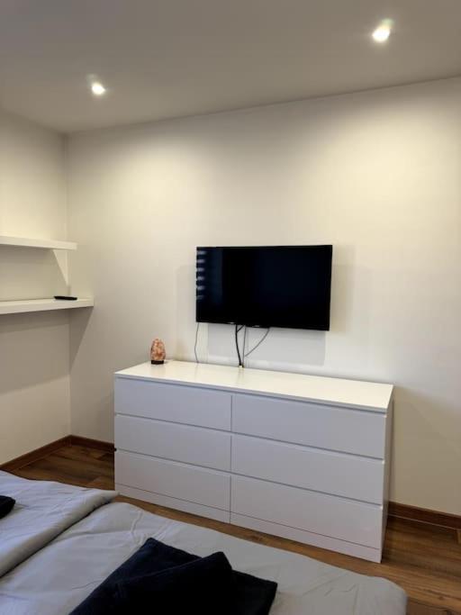Modern Apartment In City Centre Banska Bystrica Bagian luar foto