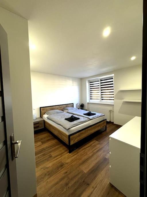 Modern Apartment In City Centre Banska Bystrica Bagian luar foto